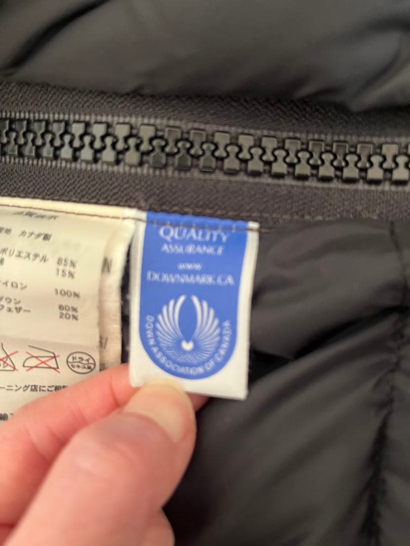   カムループス ダウンジャケット　フード付き