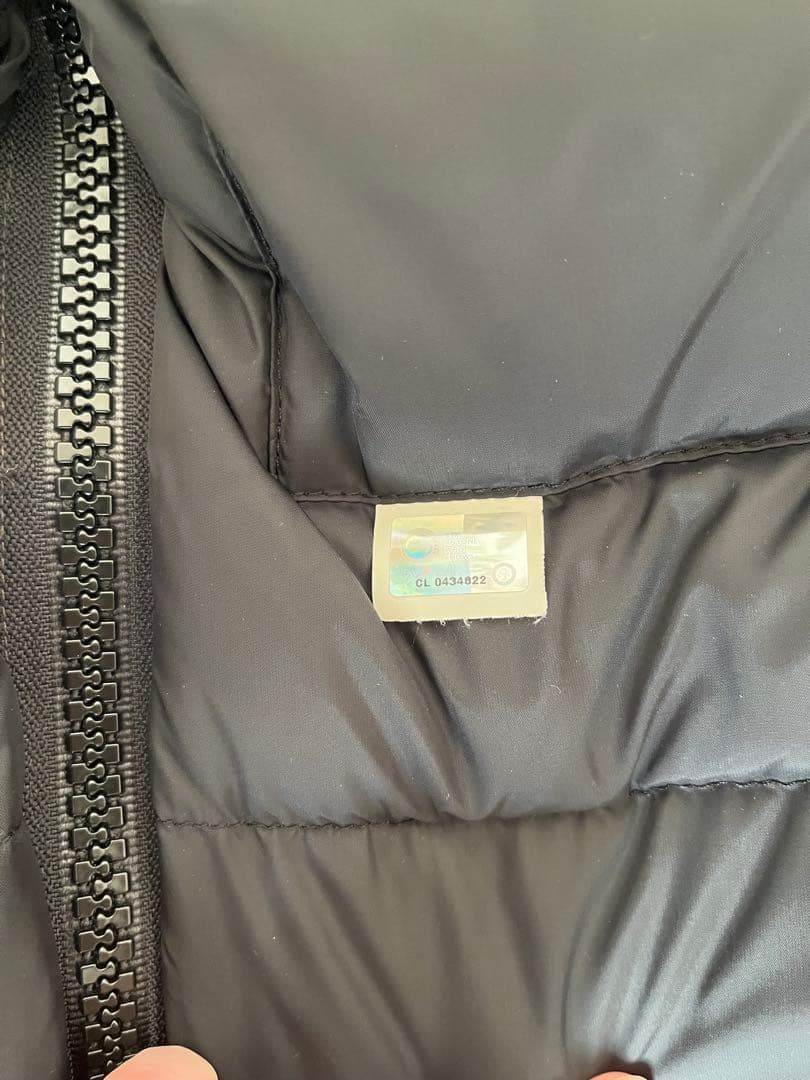   カムループス ダウンジャケット　フード付き