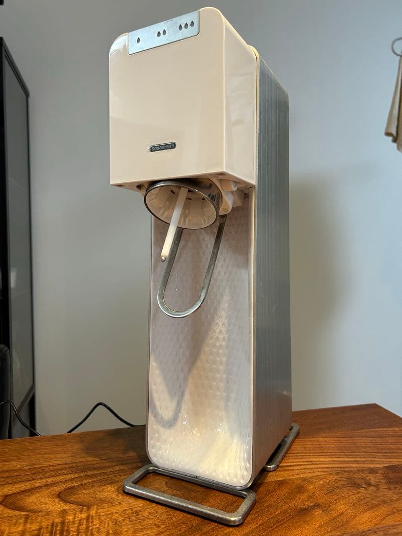 【中古美品】ソーダストリーム　ソースパワー　白　※本体＋電源アダプターのみ※