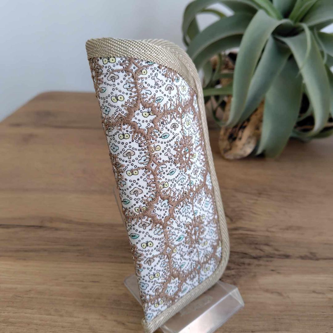 【 pakuyume様】ミナペルホネン/ジャングルレリーフ　ベージュ/牛革グ木玉