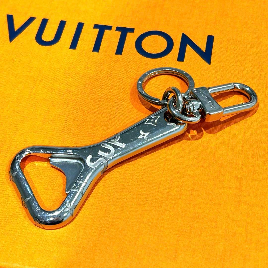 極美品 LOUIS VUITTON ヴィトン シュプリームコラボ チャーム ロゴ