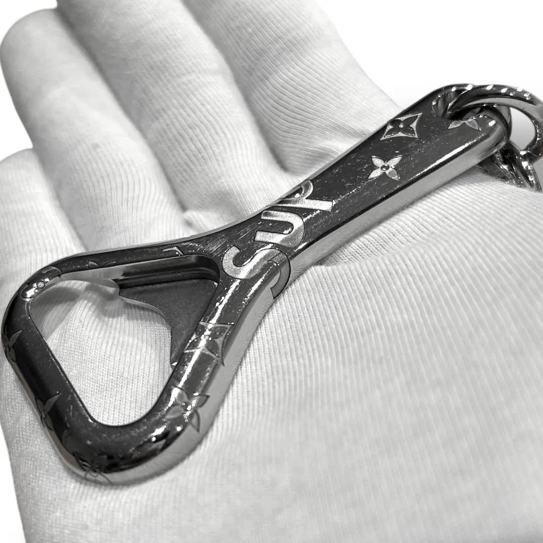 極美品 LOUIS VUITTON ヴィトン シュプリームコラボ チャーム ロゴ