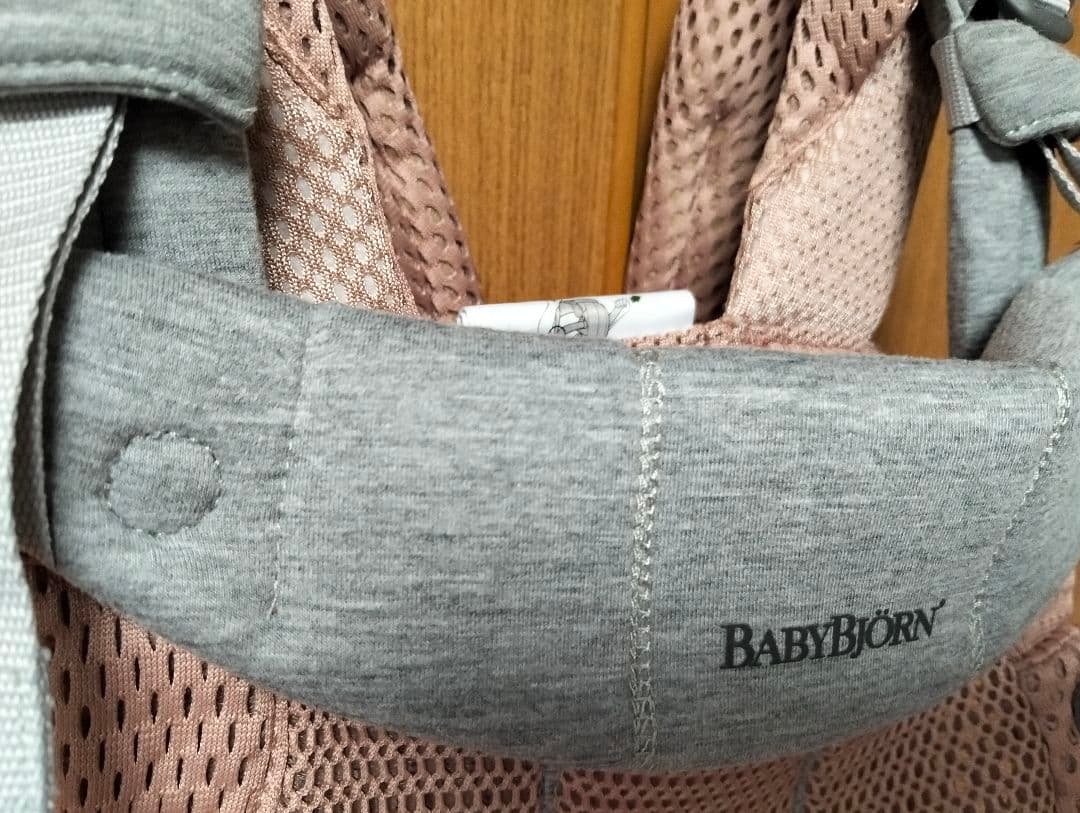 【ぴーや】【カバー付／美品】ベビービョルン ハーモニー　ダスティピンク