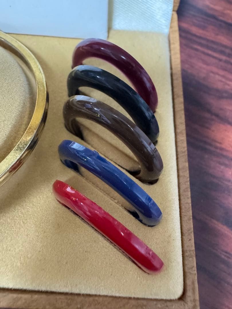 GUCCI チェンジカラー時計