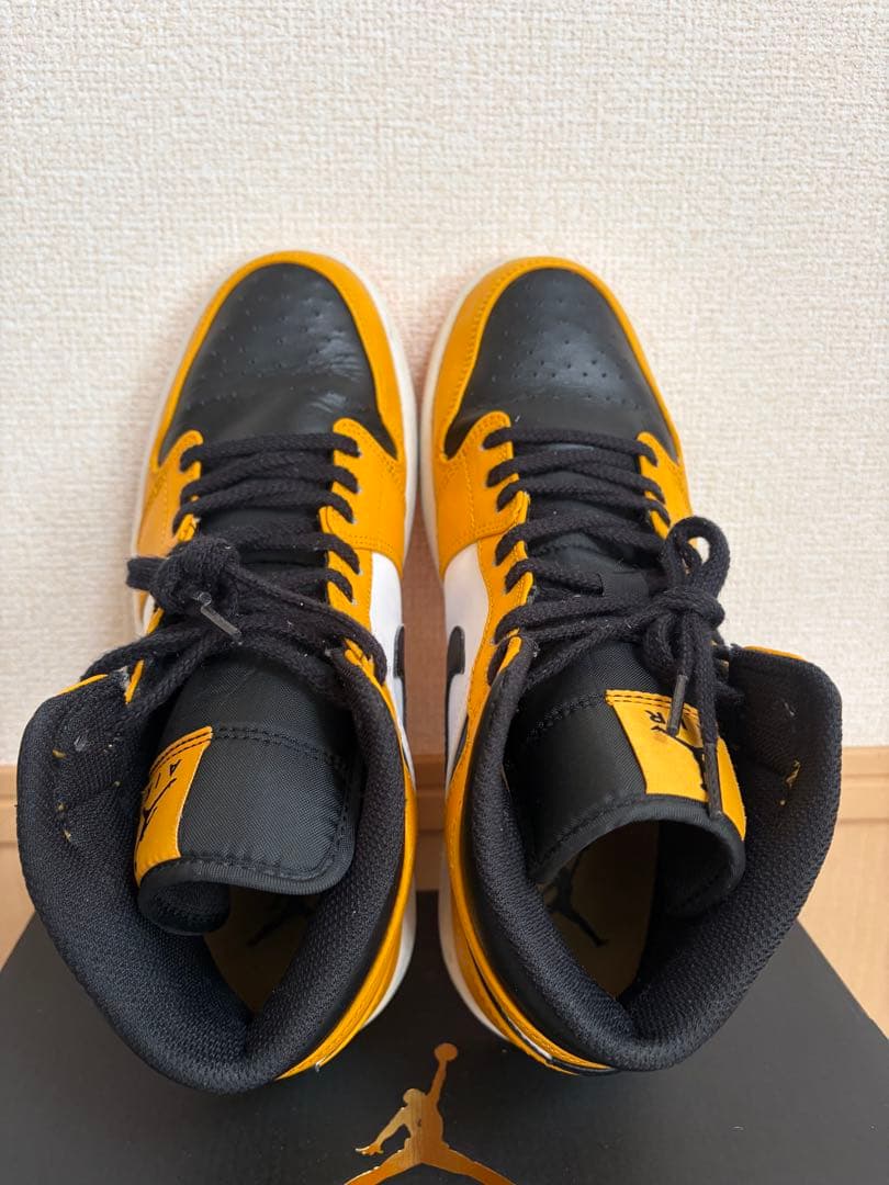 ナイキ エアジョーダン1ミッド タクシー/ブラックホワイト 554724-701