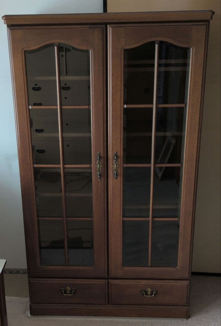 ブラウン ガラス扉本棚