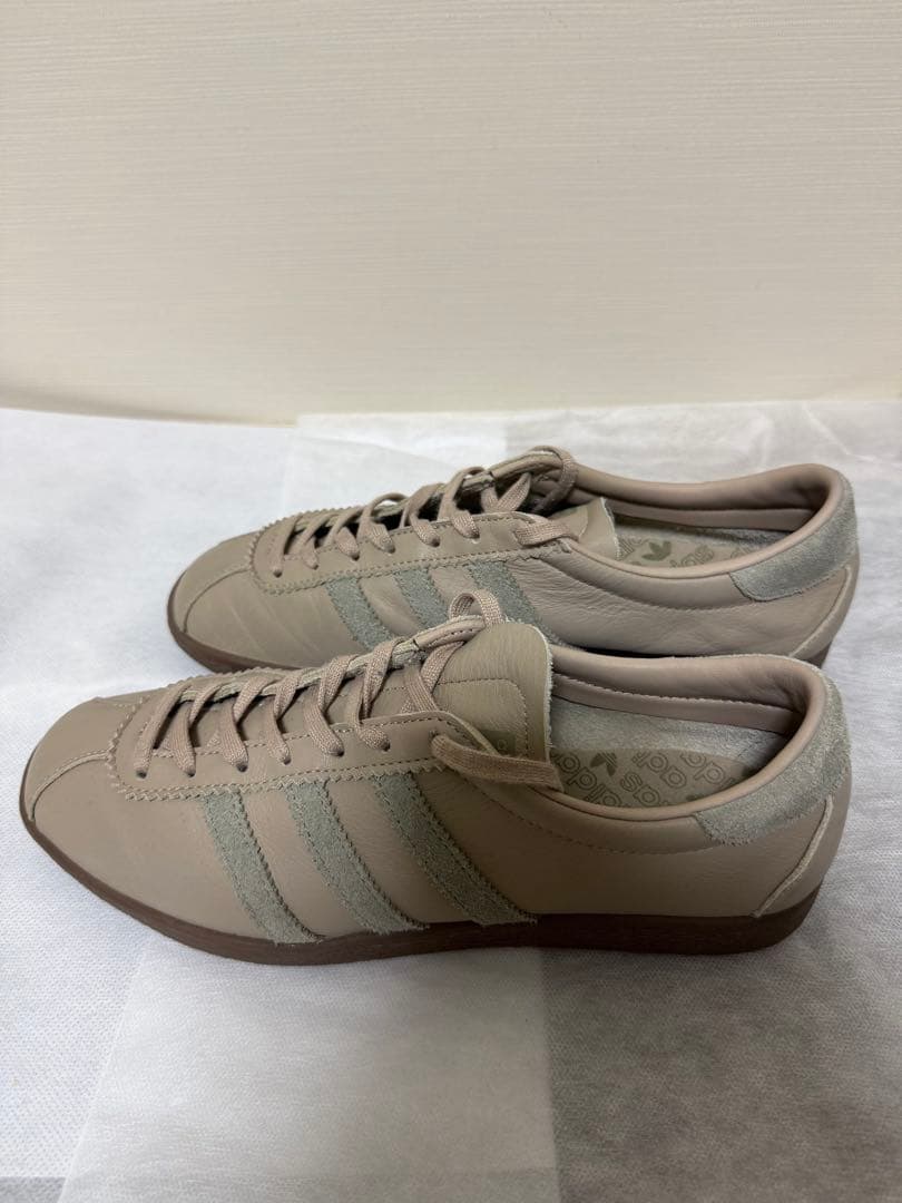 adidas tobacco ベージュカーフレザースニーカー