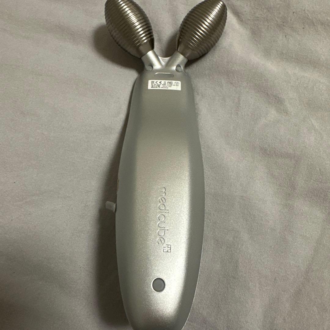 メディキューブ medicube AGE-R EMSダーマショット