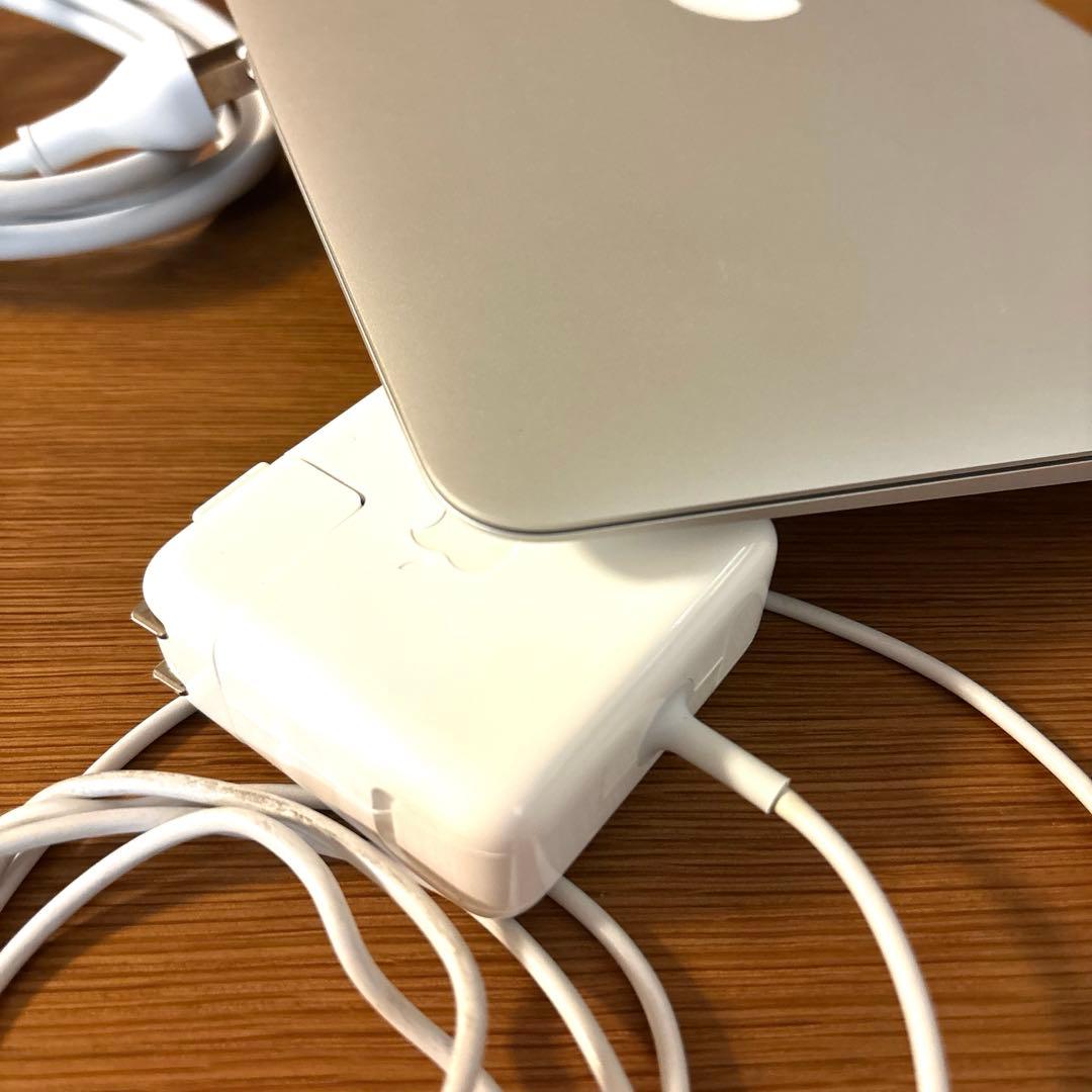 Apple MacBook Air 2017 256GB Intel 13インチ