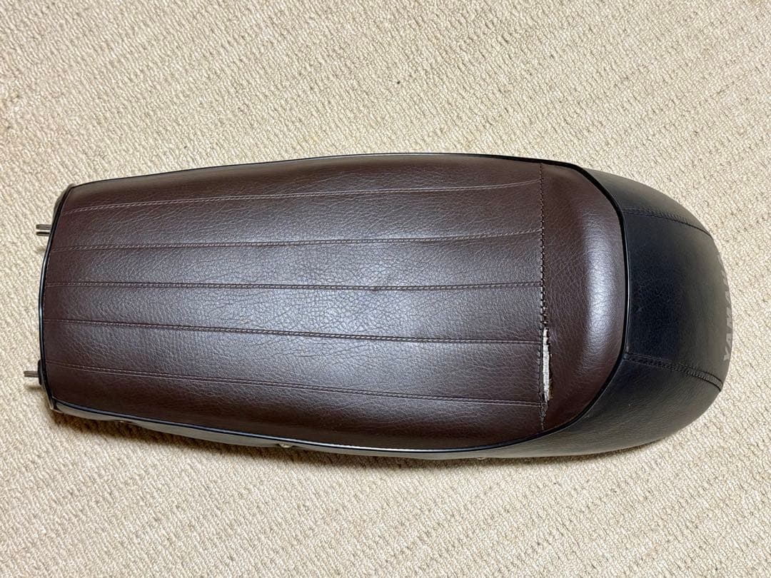 YB-1 four ua05j 純正シート 破れあり