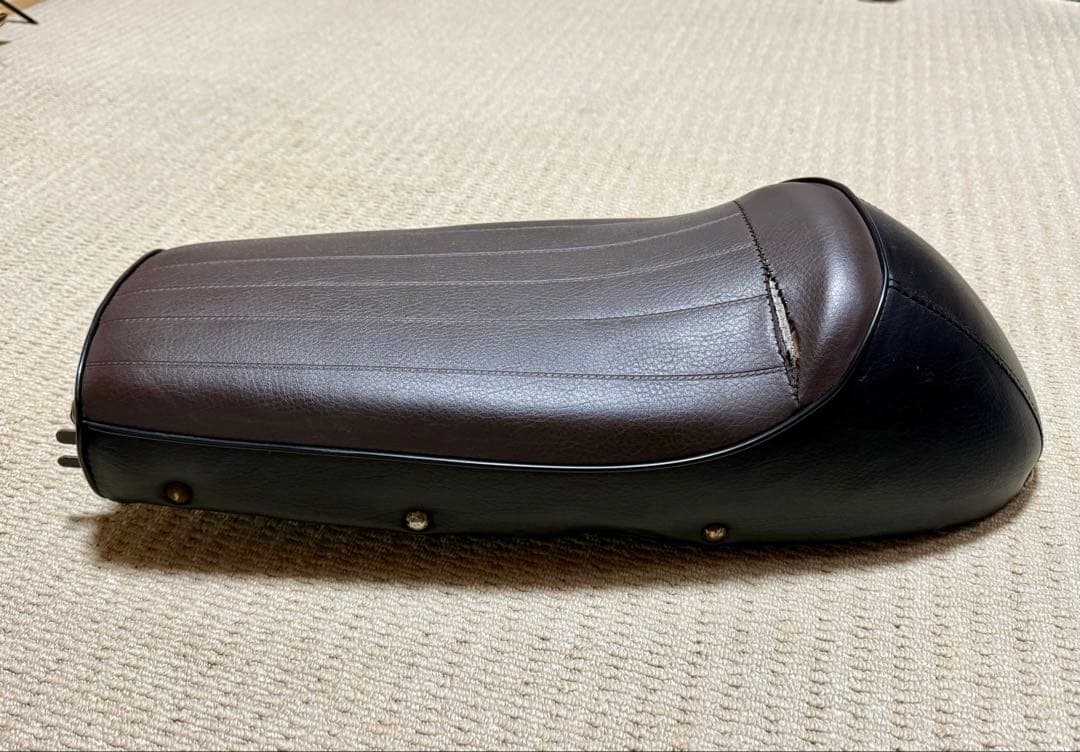 YB-1 four ua05j 純正シート 破れあり