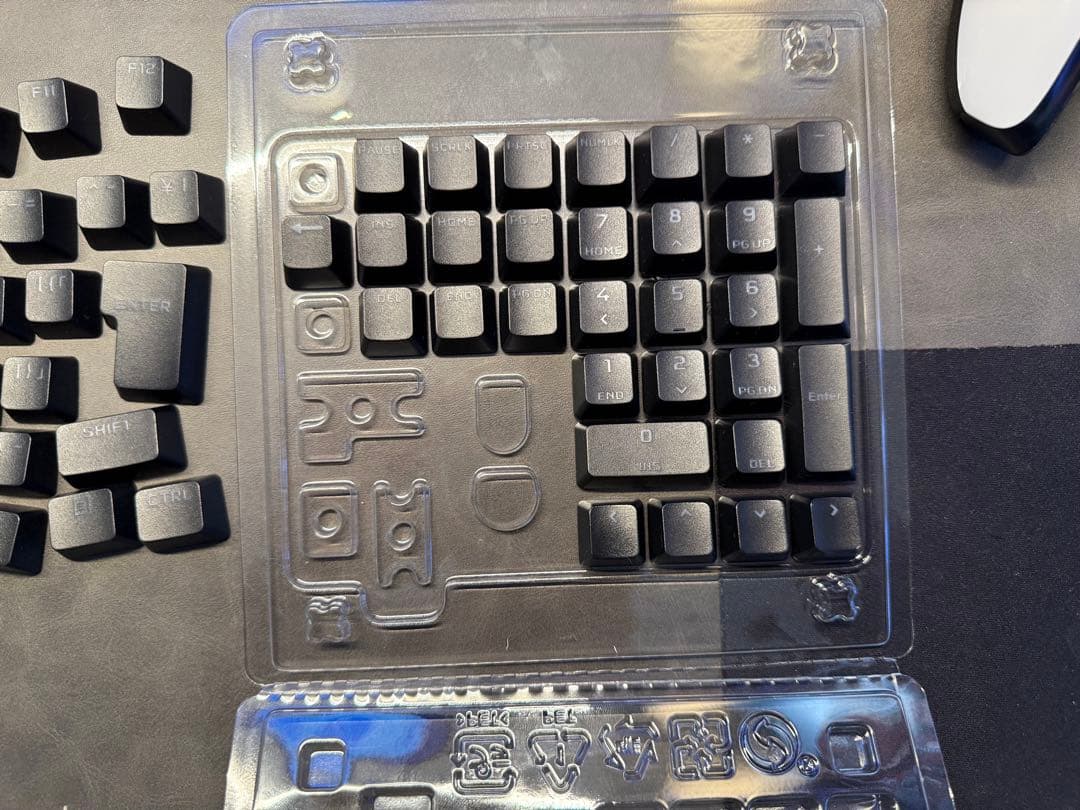 CORSAIR K70 PRO TKL 交換用キーキャップ2種付き