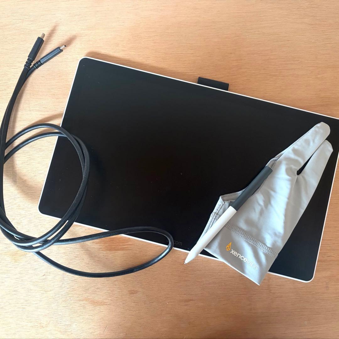 Wacom One 液晶ペンタブレット 14 手袋付き 【箱無し】