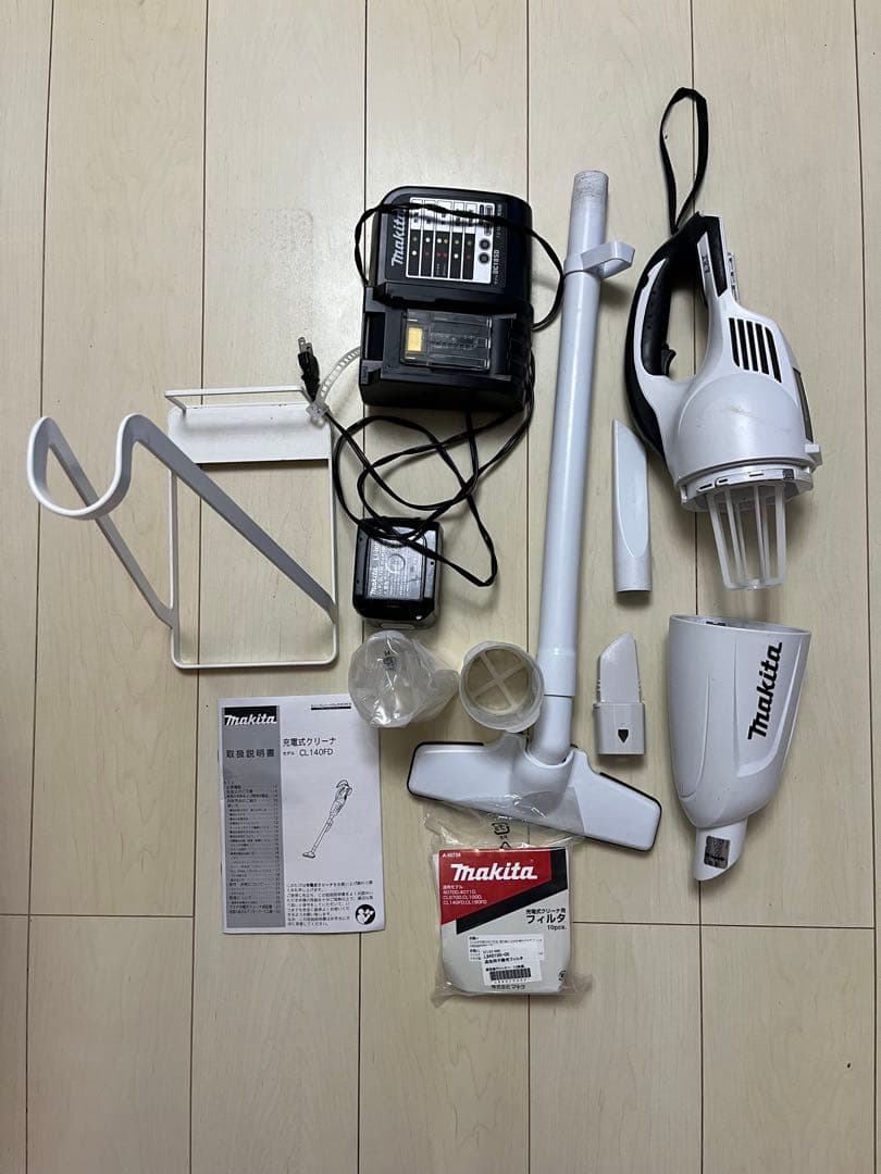 ★マキタ　掃除機　CL107FD 充電式クリーナー　makita 充電器付き