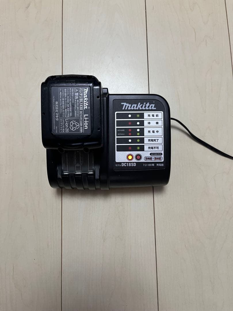 ★マキタ　掃除機　CL107FD 充電式クリーナー　makita 充電器付き