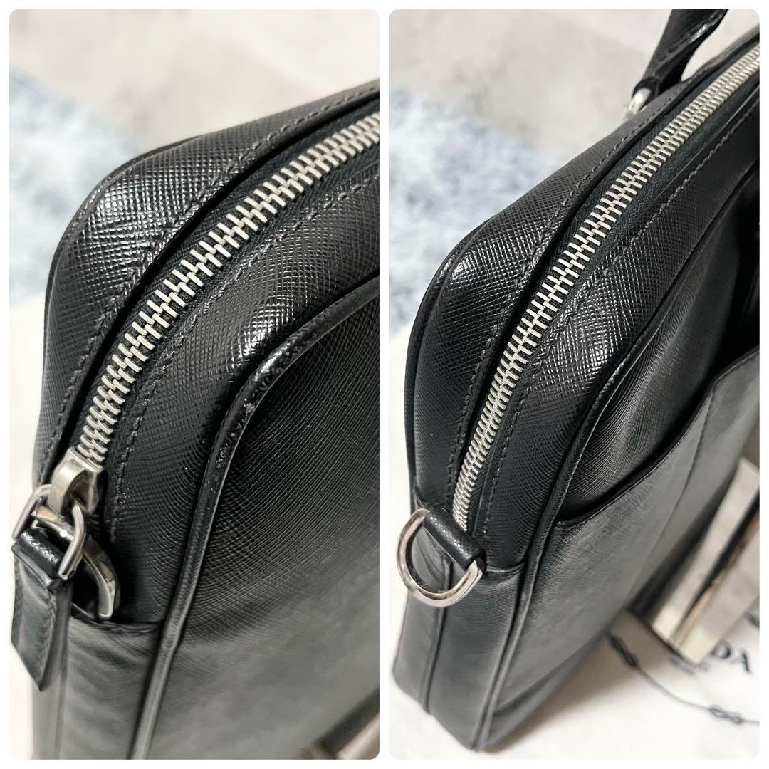 美品　PRADA 現行　ビジネスバッグ　サフィアーノレザー 三角ロゴ　黒