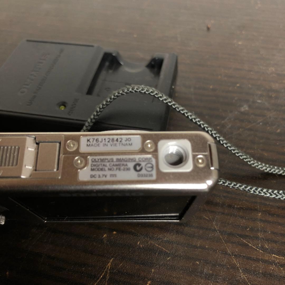 OLYMPUS FE-230 コンパクトカメラ　デジカメ