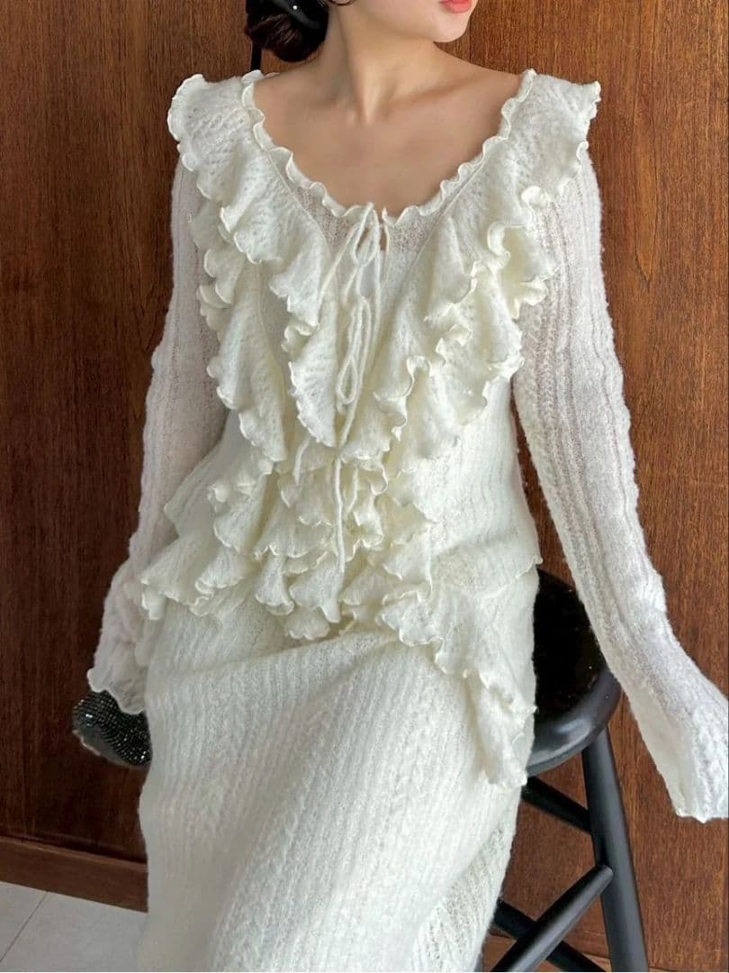 新品タグ付♥️定価以下 SNIDEL ラッフルデザインニットプルオーバー