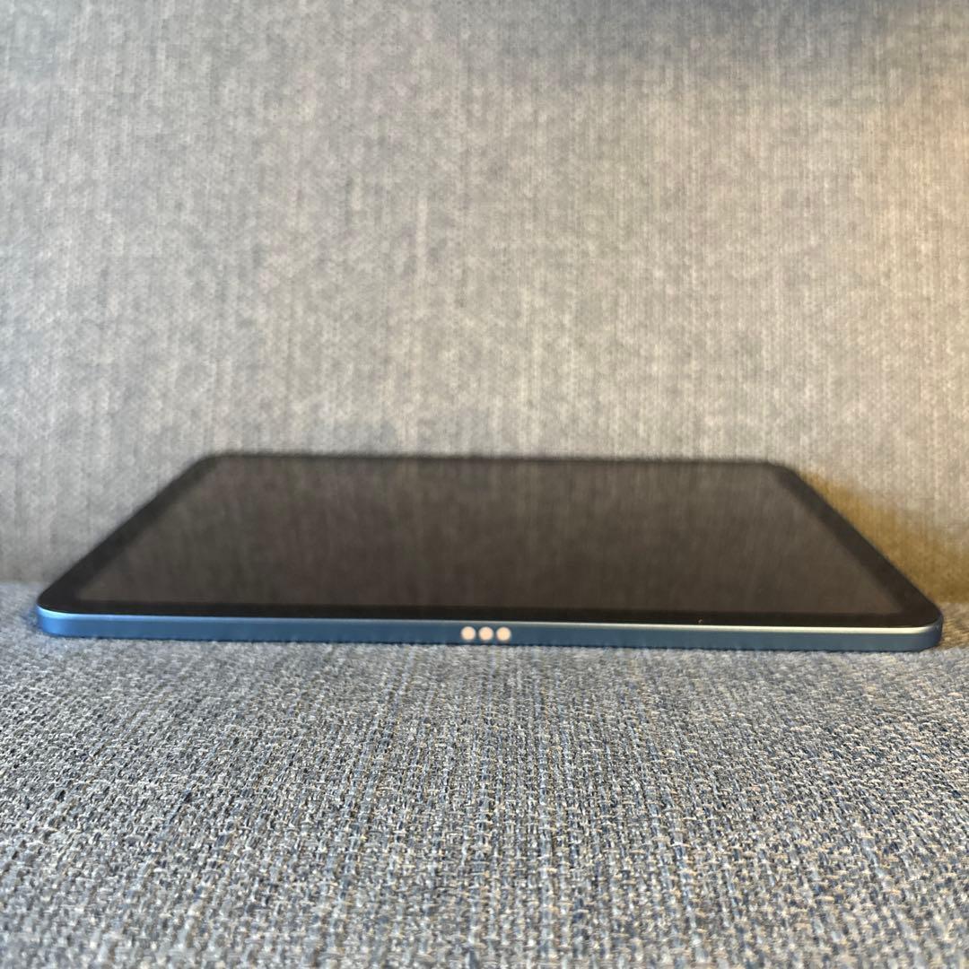 iPad 第10世代 64GB ブルー　傷、画面焼け有り