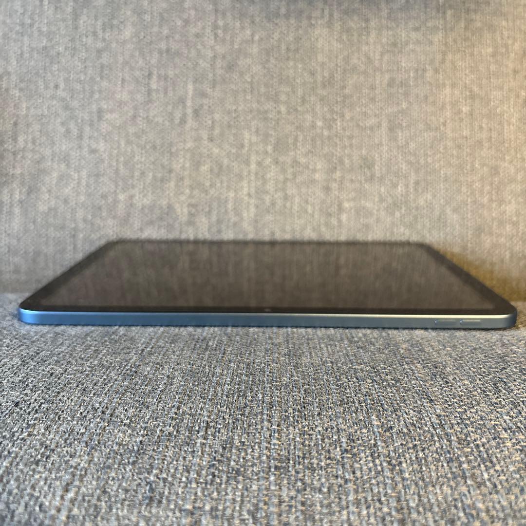 iPad 第10世代 64GB ブルー　傷、画面焼け有り