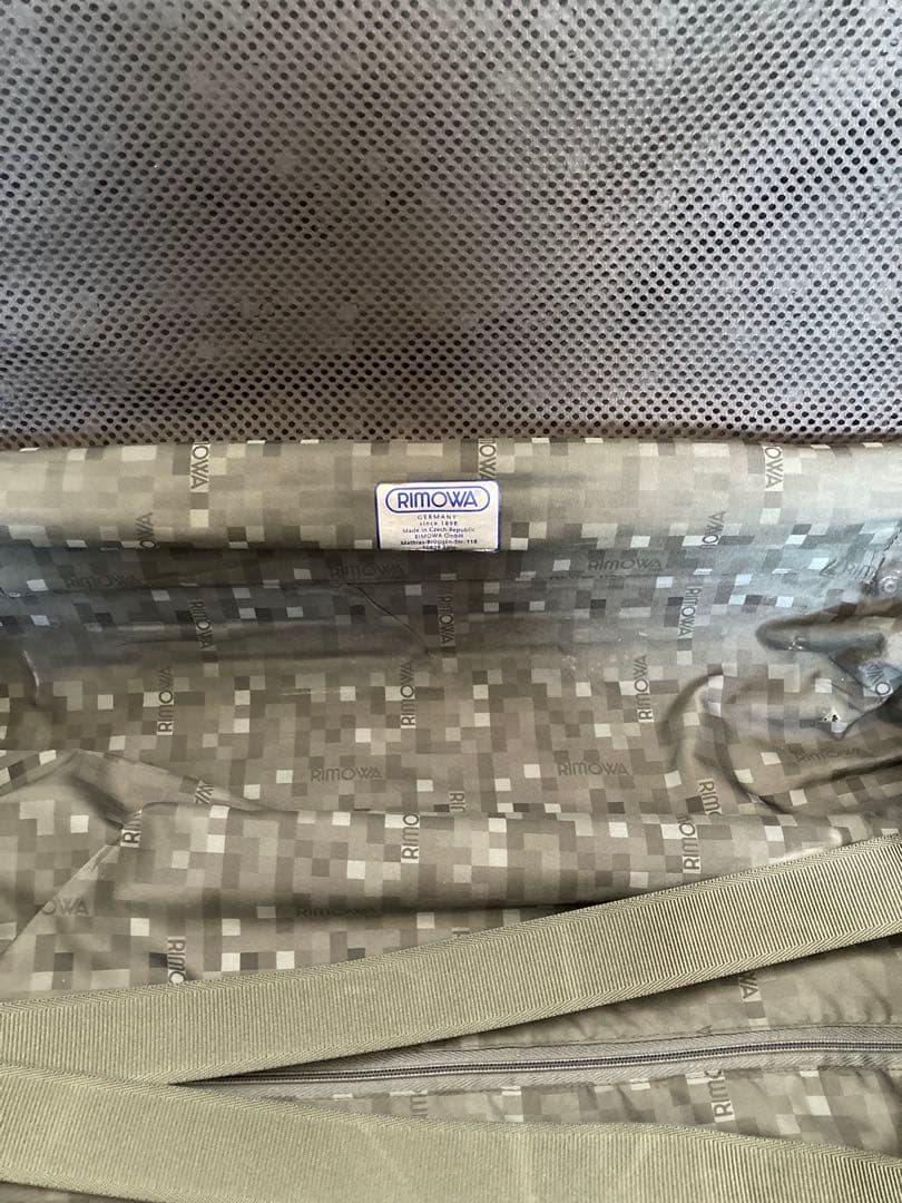 リモワサルサ2輪 デジタル迷彩仕様 最新TSA搭載★艶消黒35ℓ機内持込可能