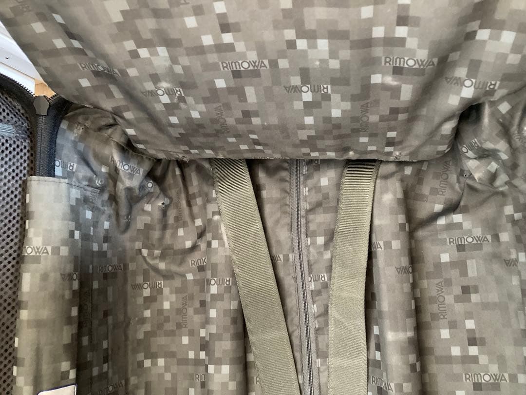 リモワサルサ2輪 デジタル迷彩仕様 最新TSA搭載★艶消黒35ℓ機内持込可能