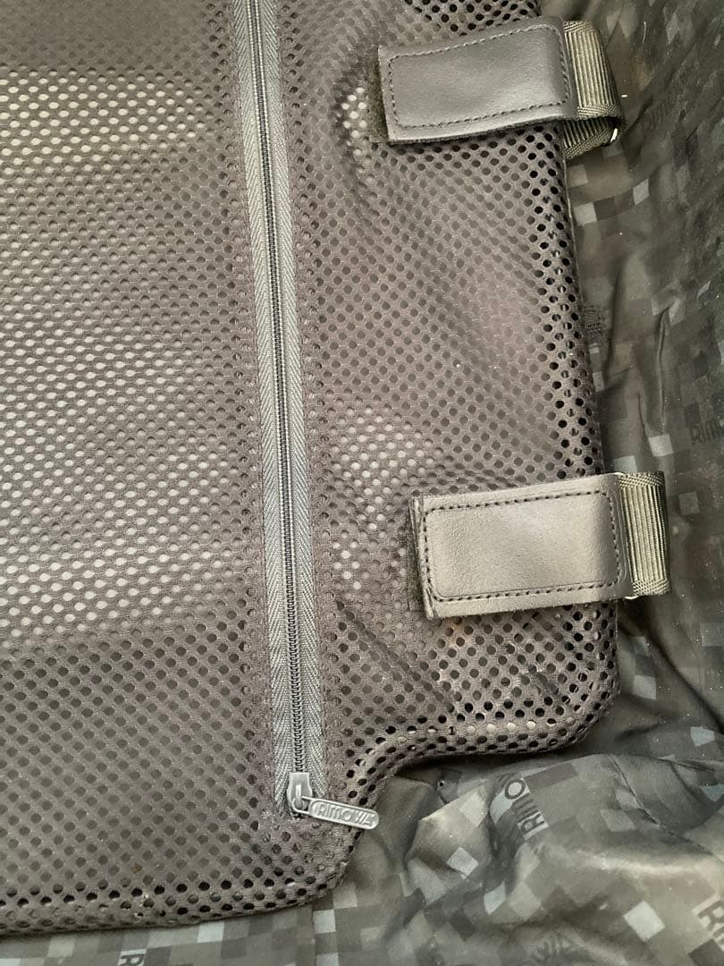 リモワサルサ2輪 デジタル迷彩仕様 最新TSA搭載★艶消黒35ℓ機内持込可能