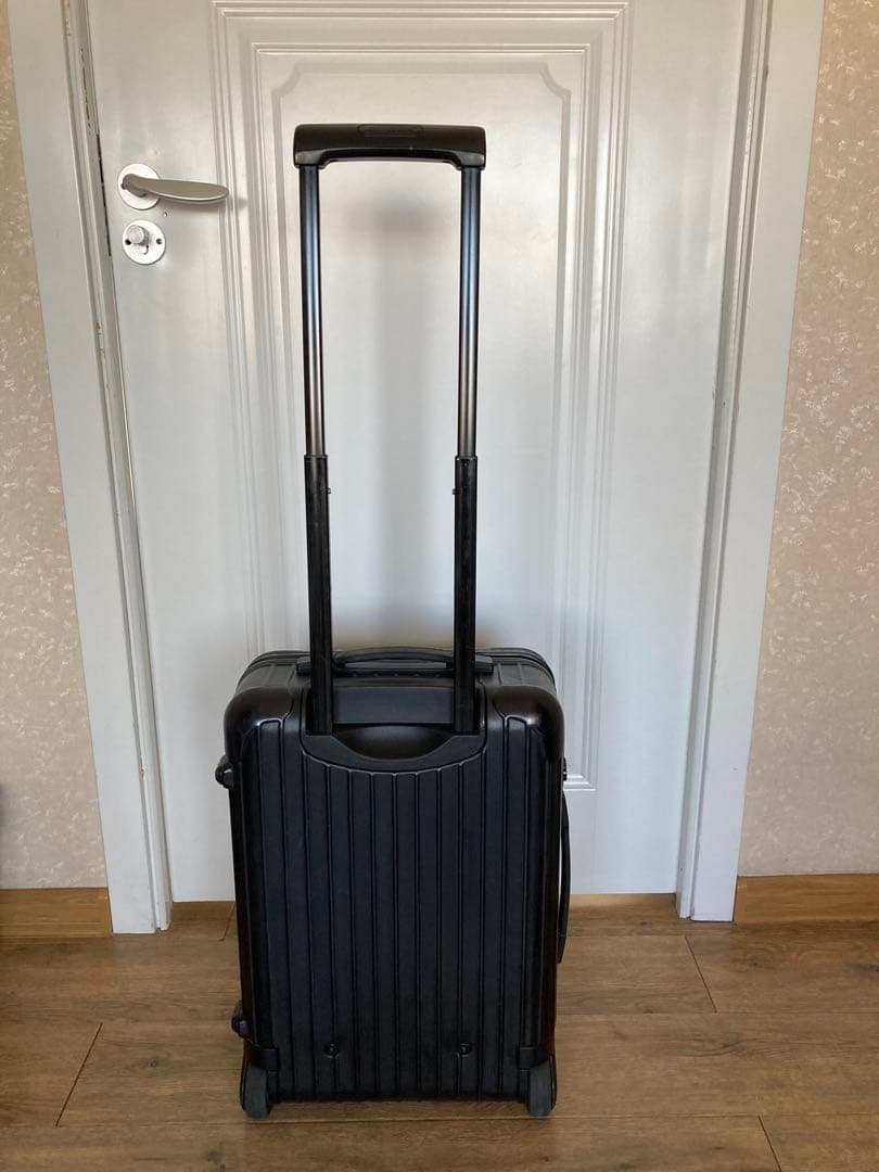 リモワサルサ2輪 デジタル迷彩仕様 最新TSA搭載★艶消黒35ℓ機内持込可能