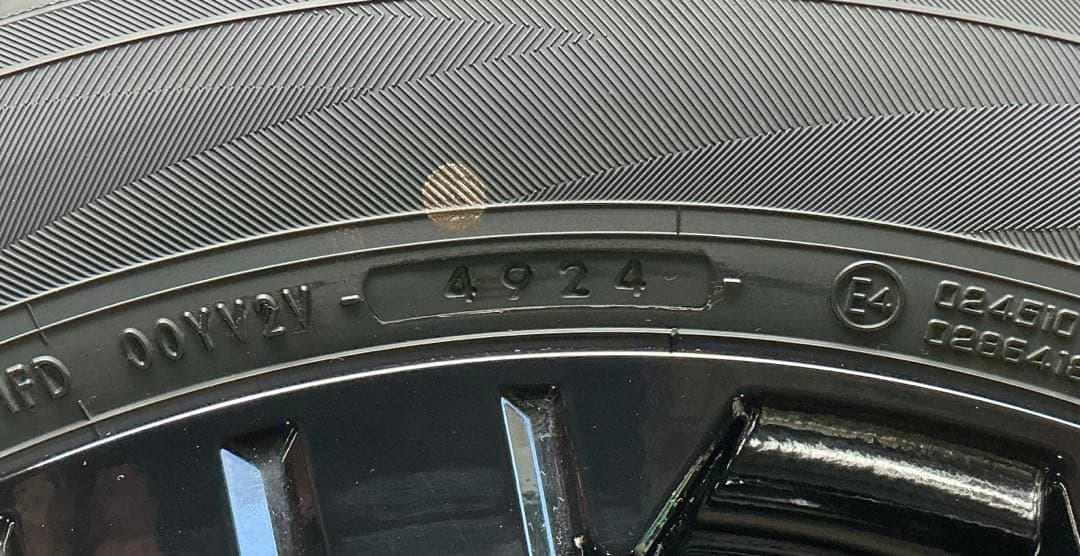 デリカD5 純正 シャモニー 限定ブラックホイール 純正ナット付属