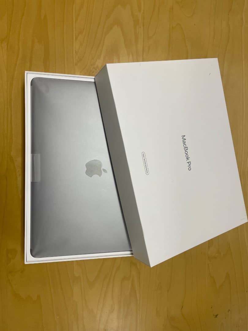 MacBook Pro 2019 13インチ スペースグレイ