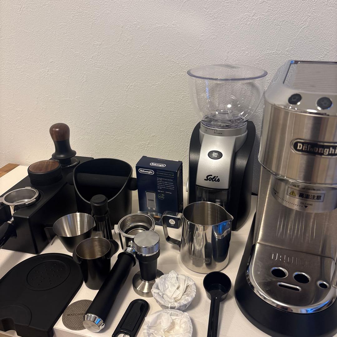 デロンギ　デディカ アルテ エスプレッソ・カプチーノメーカー EC885J