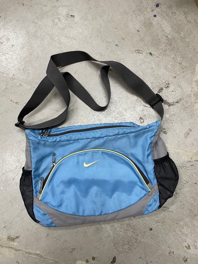 90s NIKE ナイキ　ショルダーバック　y2k 水色　刺繍 ナイロン　テック