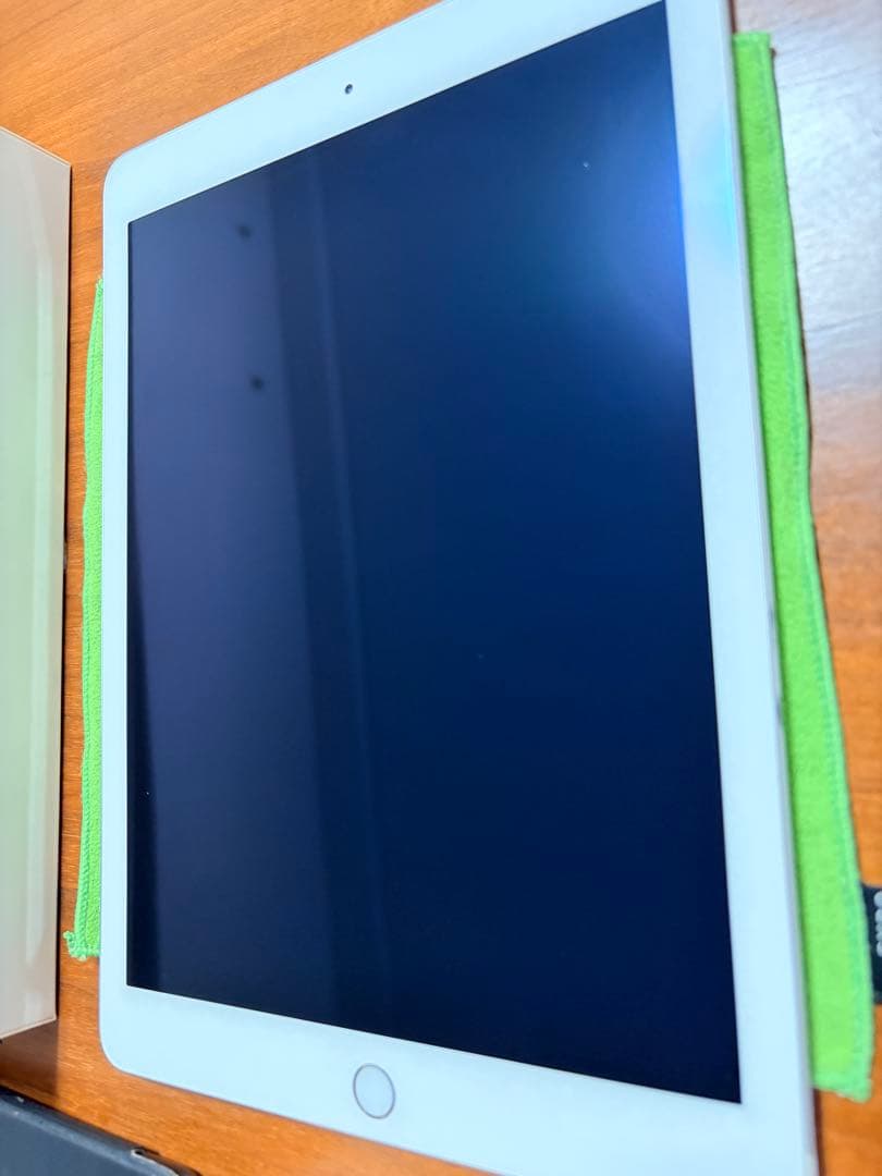 iPad Air2 第2世代 128GB Wi-Fi + Cellularモデル