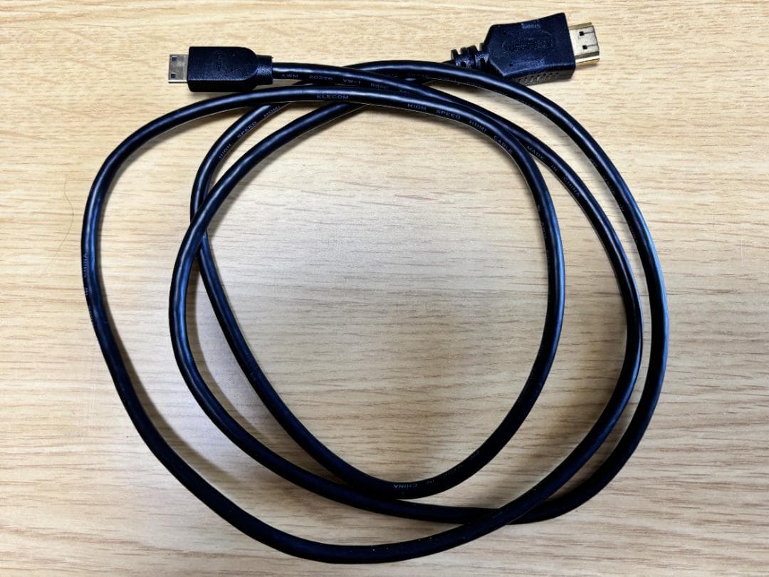 SONYのハイビジョンビデオカメラ ハンディカムHDR-SR12　付属品充実