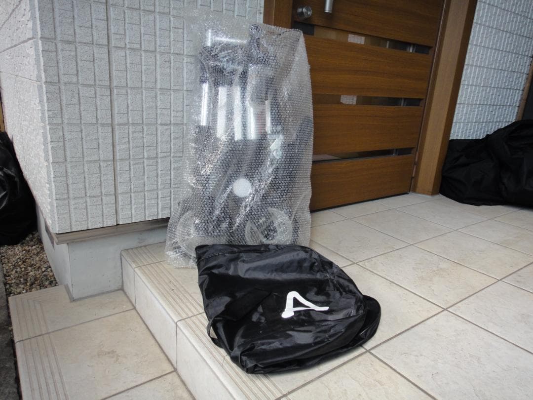 A型バイク　折り畳み自転車　軽量　コンパクト　8インチ　ノーパンクタイヤ　美品