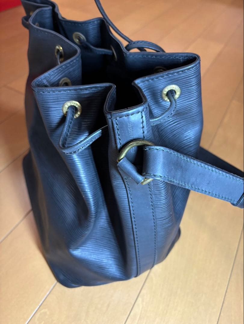 ルイヴィトン　エピ　黒 レザー バケットバッグ　ショルダーバッグ　バケツ型