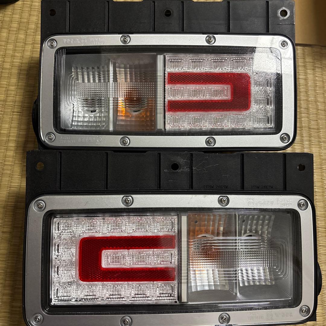 日野　純正　小糸　テールランプ　スレ有