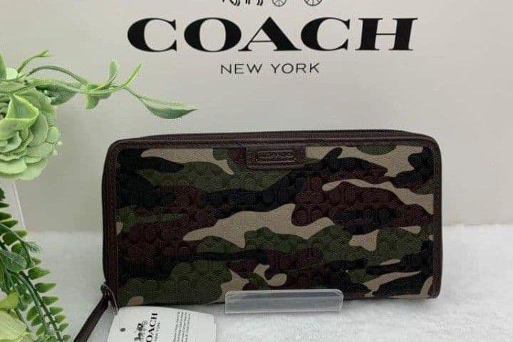 新品未使用コーチ長財布迷彩柄グリーンシグネチャーメンズレディース送料無料即日発送