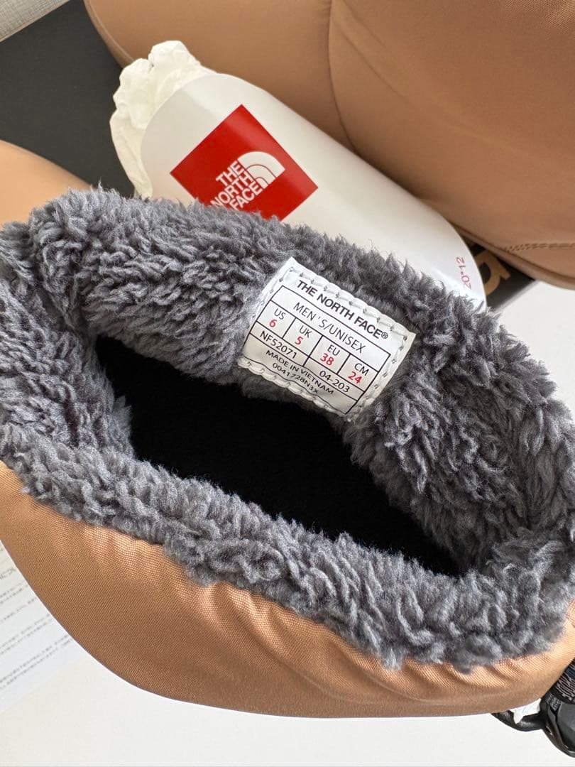 新品未使用品　箱入タグ付　ノースフェイス　ベージュ　ブーツ　24センチ