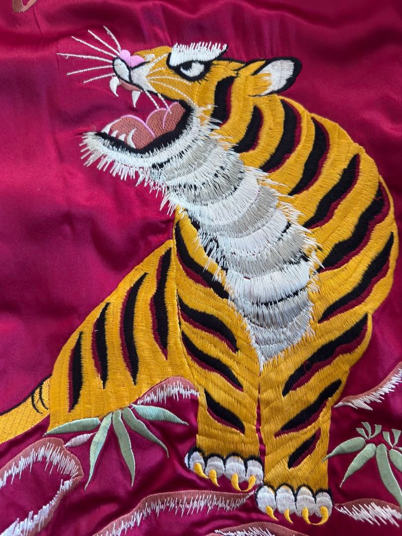 ❗️本日限定値下げ❗️虎と鷹刺繍 赤金 スカジャン 100%シルク リバーシブル