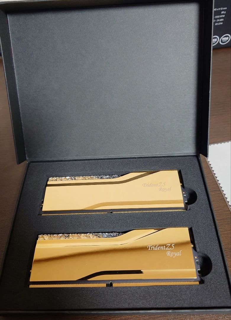 メモリー GSkill DDR5-8400 Trident Z5  48GB