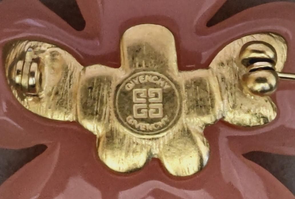 ジバンシー　ピンク花型ブローチ　40589