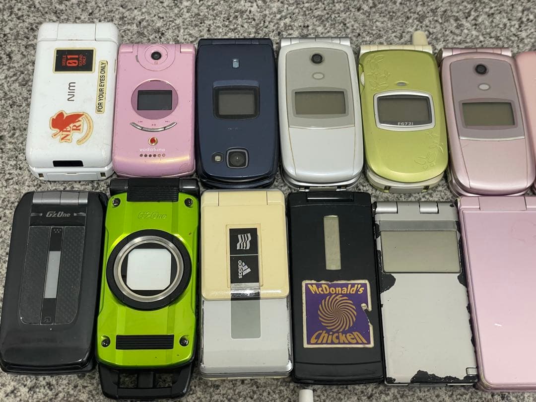ぽ*け様 ジャンク扱い 携帯電話 ガラケー スマホ 31個 まとめ売り 大量 動