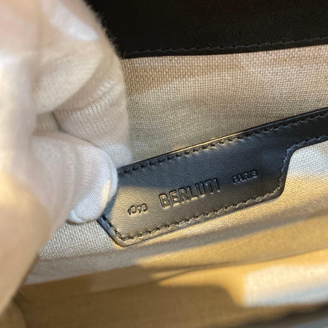 ベルルッティ　エミーオガリバーメッセンジャーバッグ