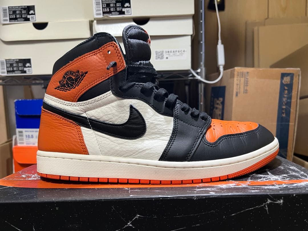 バ*ズ様 Nike Air Jordan 1 Retro High OG シャタ
