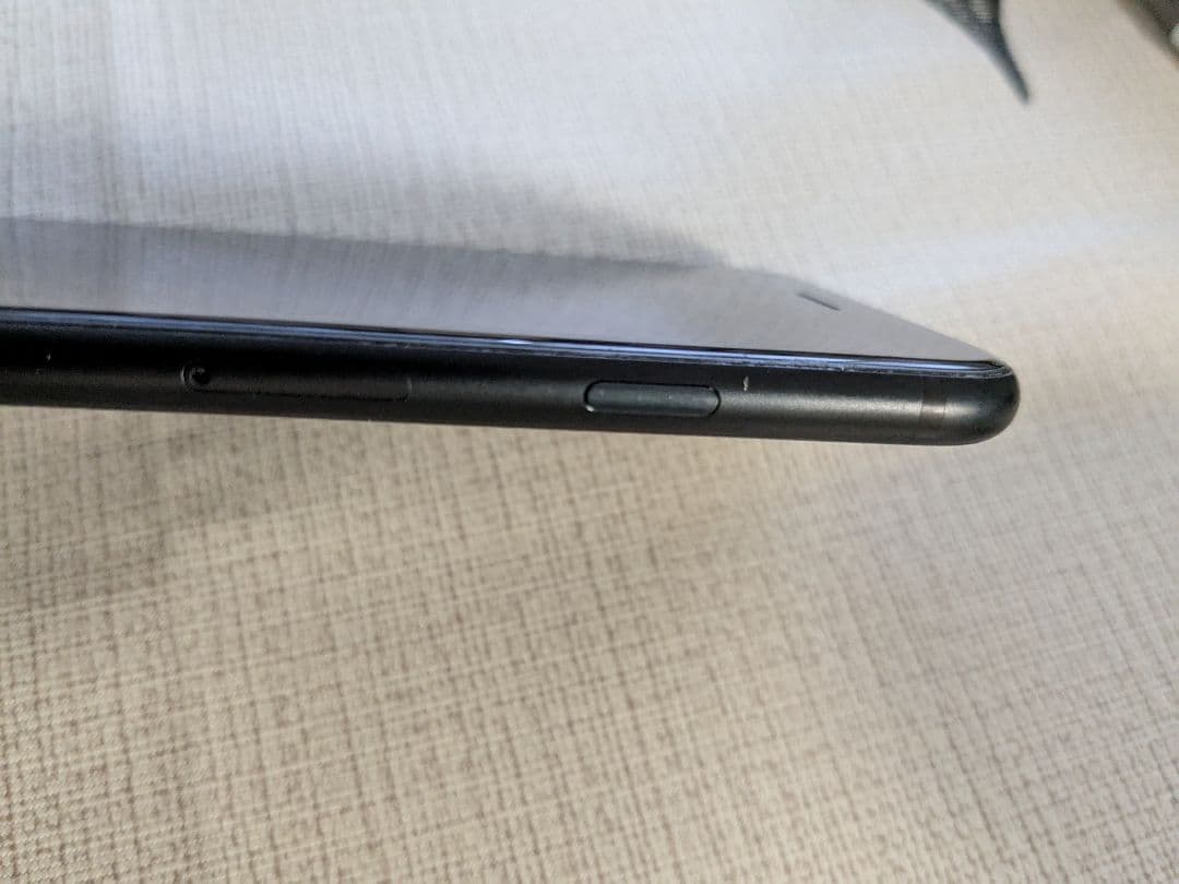 iPhone SE第2世代(SE2)ブラック　128GB　少々画面割れあり