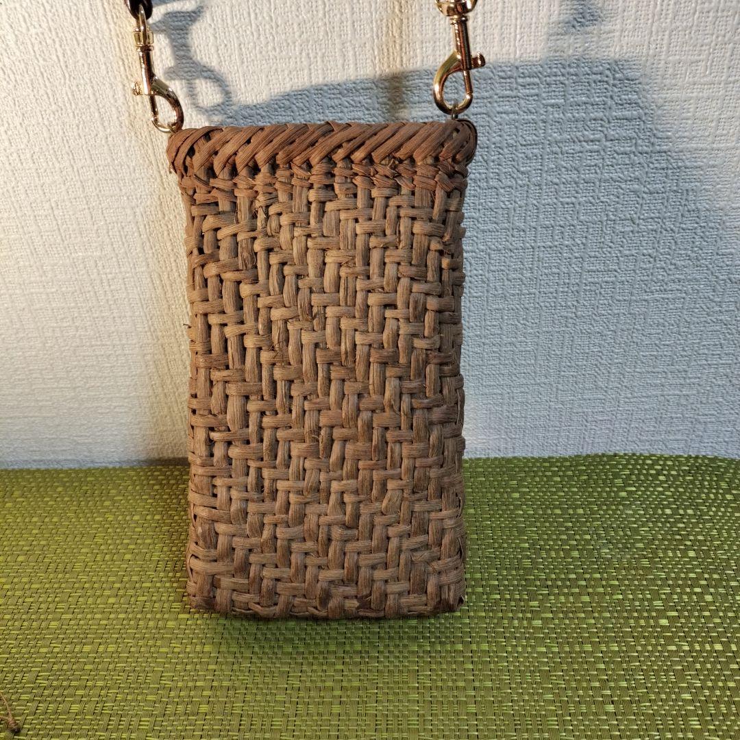 山葡萄網代編みスマホホルダー