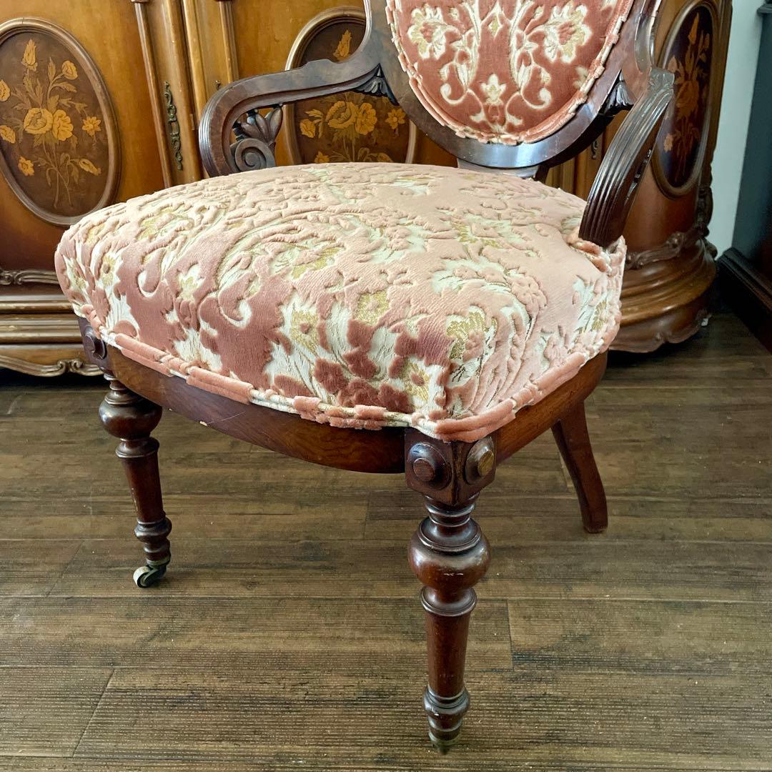 r1063 イタリア製 アームチェア 伝統的なクラシックなデザイン