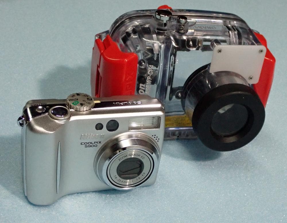 Nikon COOLPIX 5900 デジタルカメラ & 防水ケース