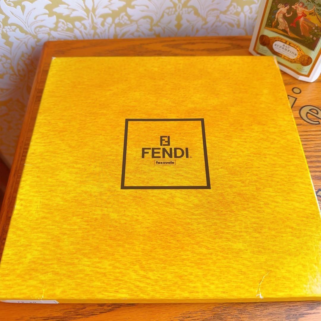 新品FENDI フェンディ　ロゴ入り総柄　ハンカチ　ピンク　ベージュ2枚セット